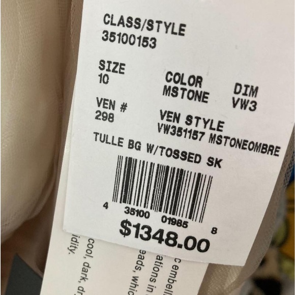 New with tags Vera Wang White- Ivory and Stone Ombre Tulle Wedding Dress. - Picture 4 of 4